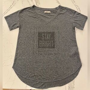 Hollister Women’s T-Shirt. Color: Heather Gray. Size M